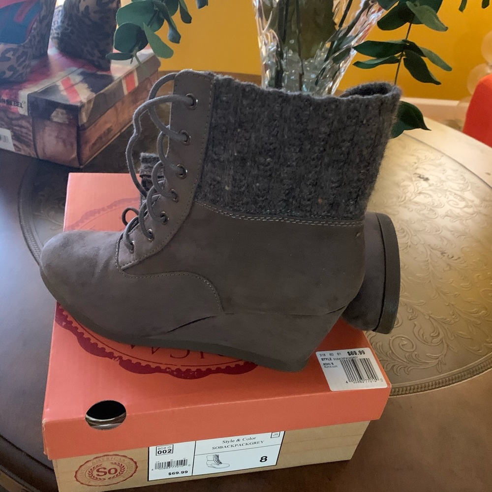 Ladies short wedge boots